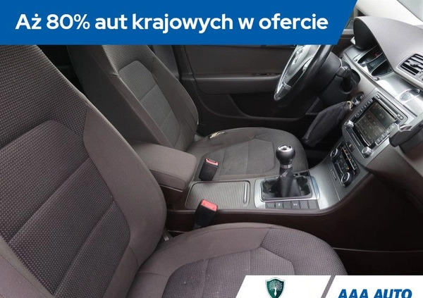 Volkswagen Passat cena 29000 przebieg: 310681, rok produkcji 2011 z Zdzieszowice małe 232